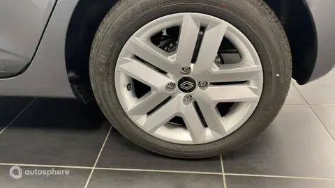 Car image 15
