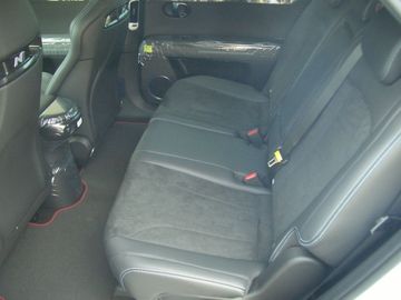 Car image 30