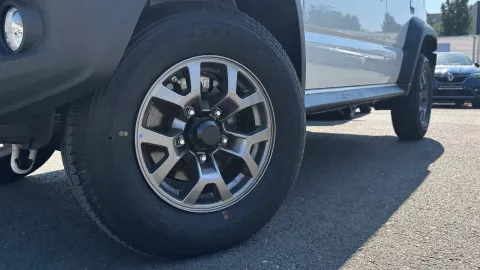Car image 27