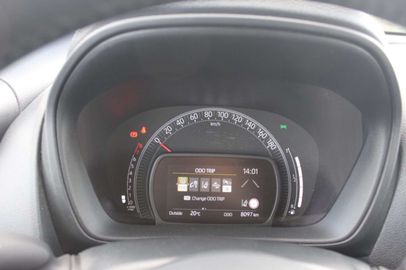 Car image 13