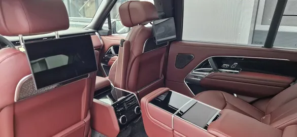 Car image 12