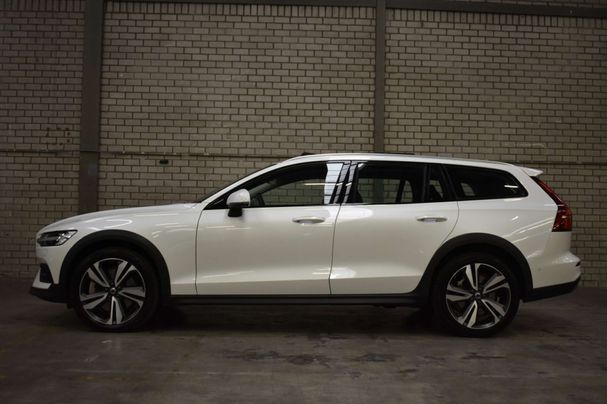 Volvo V60 Cross Country AWD B5 185 kW image number 6