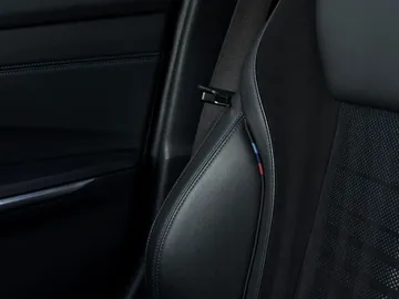 Car image 33
