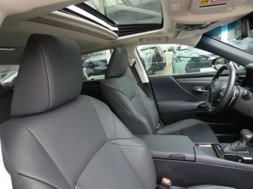 Car image 33