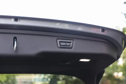 Car image 35