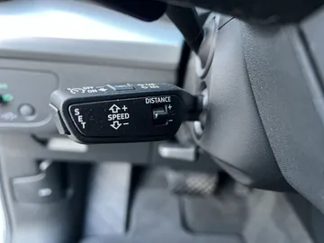 Car image 32