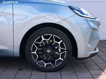 Car image 13