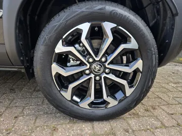 Car image 21