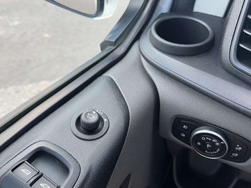 Car image 33