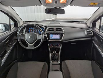 Car image 11