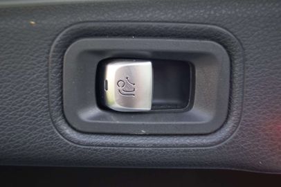 Car image 37