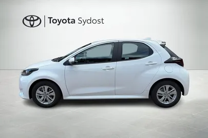 Car image 5