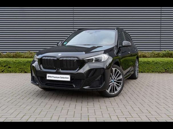 BMW iX1 xDrive30 225 kW image number 1