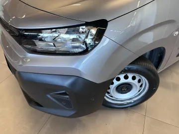 Car image 31