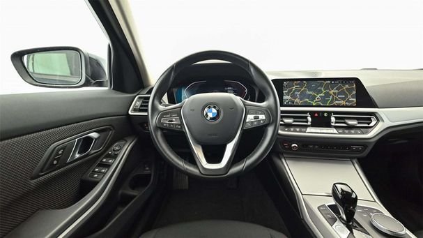 BMW 320d Touring xDrive 140 kW image number 10