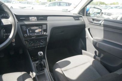 Car image 15