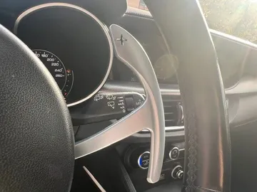 Car image 34