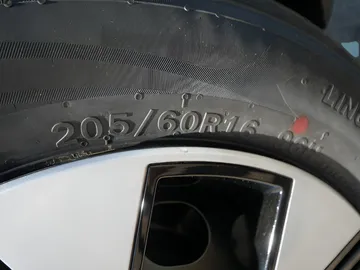 Car image 28
