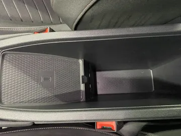 Car image 34