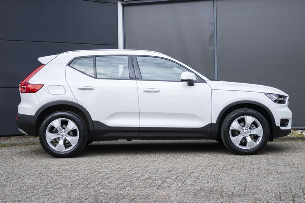 Volvo XC40 T2 Momentum 95 kW image number 2