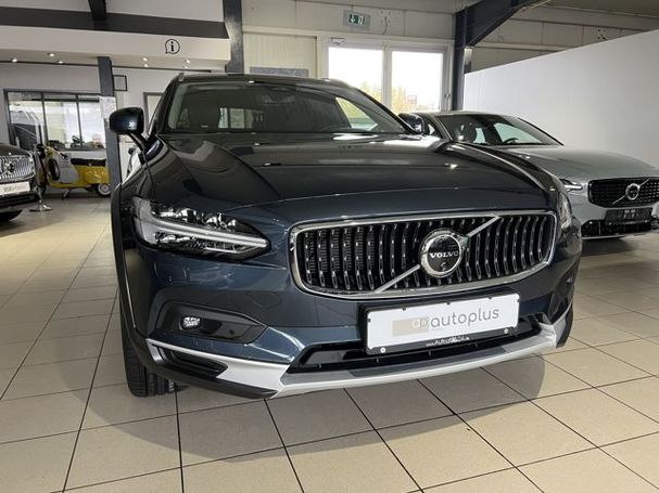 Volvo V90 Cross Country AWD B5 184 kW image number 4