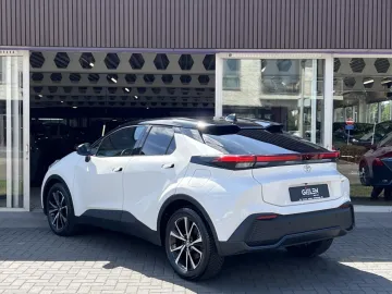 Car image 30
