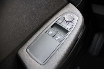 Car image 36