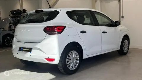 Car image 5
