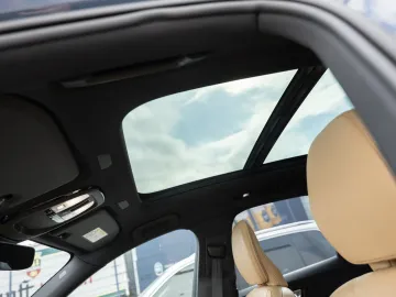 Car image 47