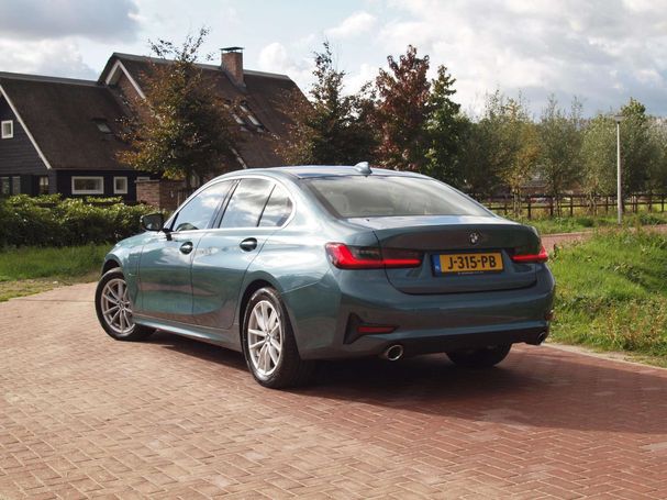 BMW 330 215 kW image number 4