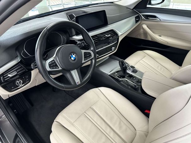 BMW 540i Touring xDrive 245 kW image number 9