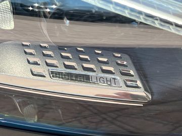 Car image 32