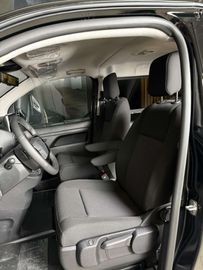 Car image 32