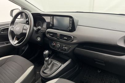 Car image 24