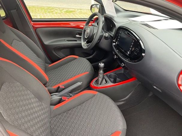 Toyota Aygo X 53 kW image number 7