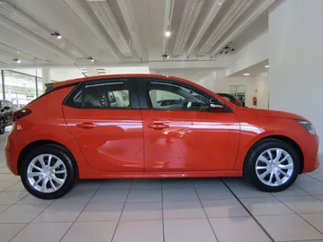 Car image 4