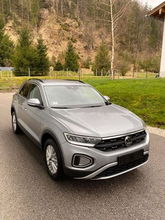 Volkswagen T-Roc 1.5 TSI 110 kW image number 2