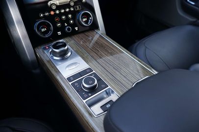 Car image 32