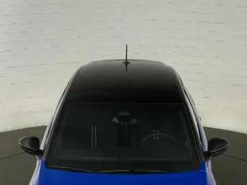 Car image 32