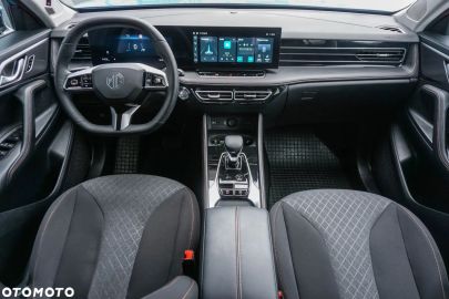 Car image 34