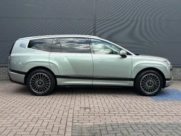 Car image 35