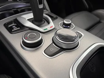 Car image 48