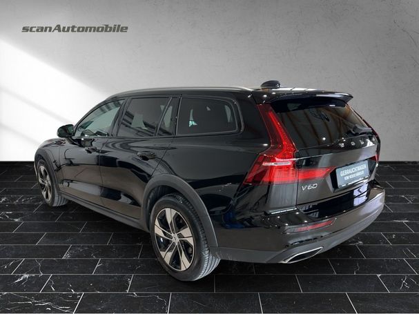 Volvo V60 Cross Country Pro AWD 145 kW image number 5