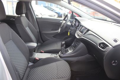 Car image 9