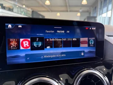Car image 28