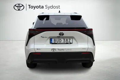 Car image 3
