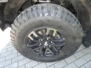 Car image 26