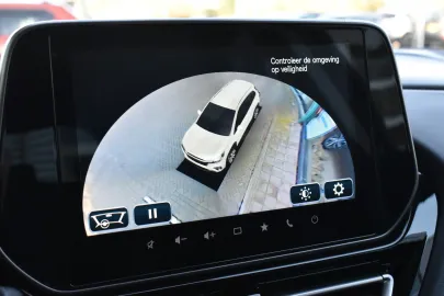Car image 26