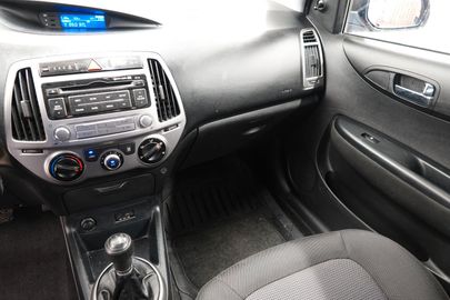 Car image 26