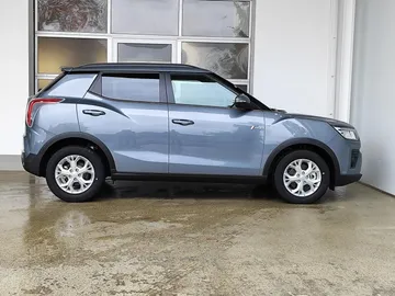 Car image 25